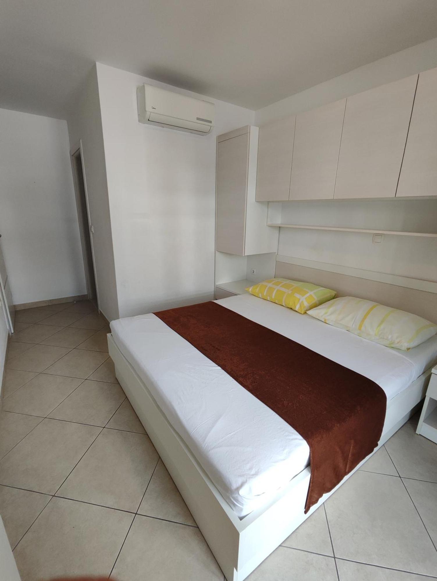 Apartments And Rooms Vuleta, Close To The Beach Makarska Habitación foto