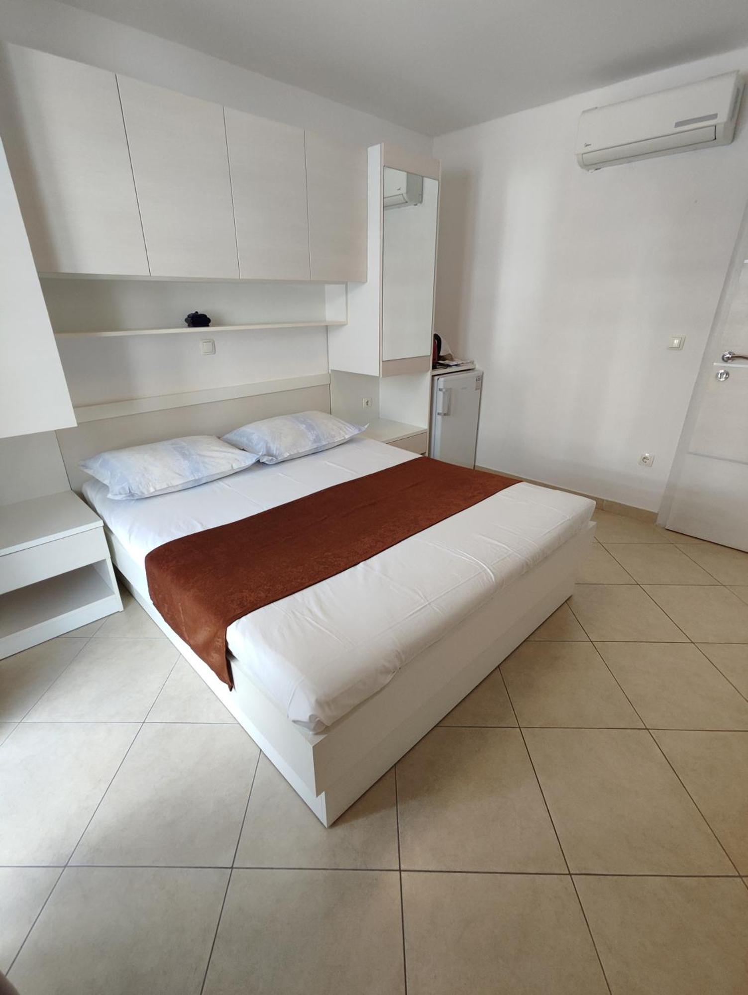 Apartments And Rooms Vuleta, Close To The Beach Makarska Habitación foto