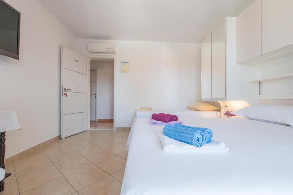 Apartments And Rooms Vuleta, Close To The Beach Makarska Habitación foto
